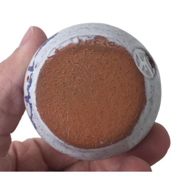 Small Miniature Blue/White Cup with Butterfly & Flower Pattern - Picture 4 of 9